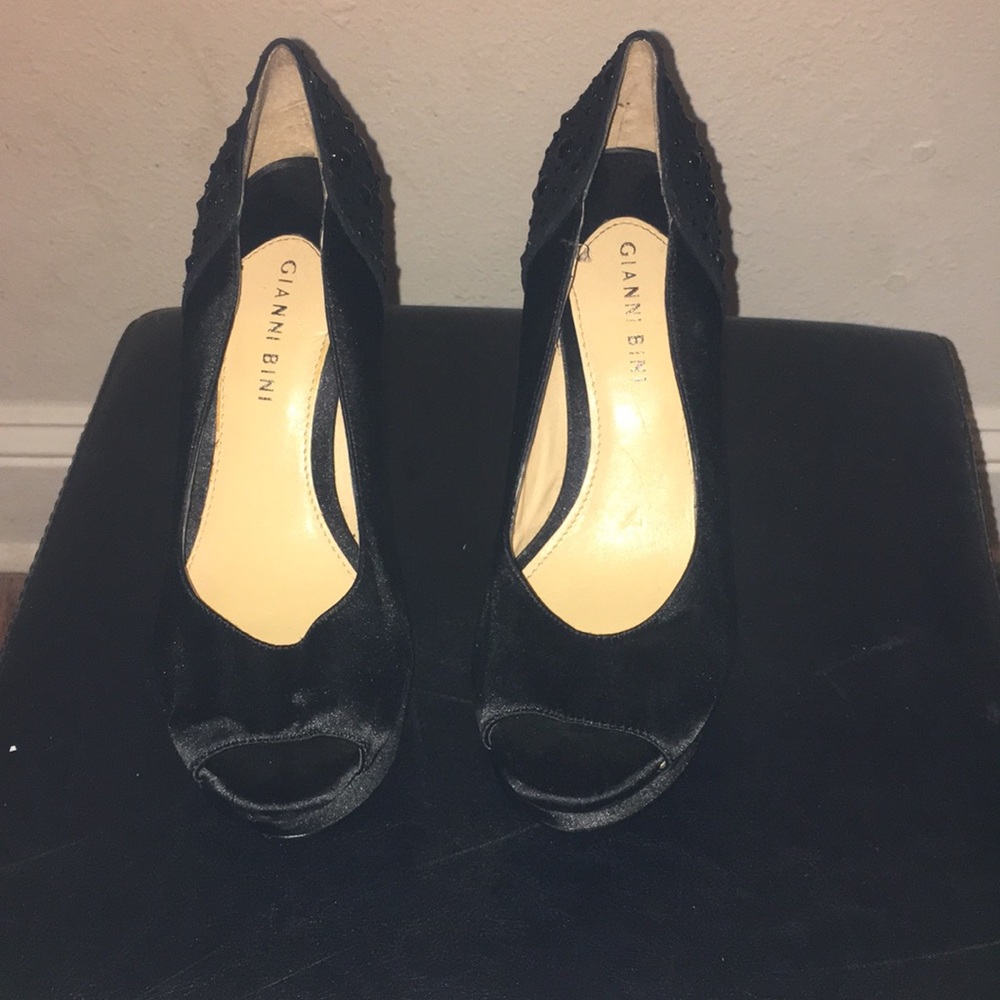 Gianni Bini size 8 studded platforms!